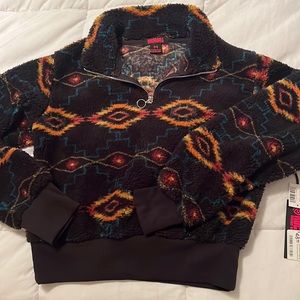 Cropped fleece pullover 🤍